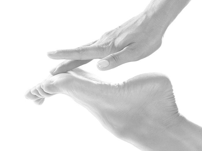 Лечение трещин и сухости пяток