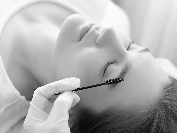 Коррекция и окрашивание бровей и ресниц