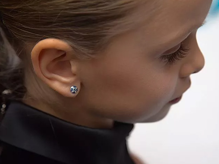 Прокол ушей детям и взрослым